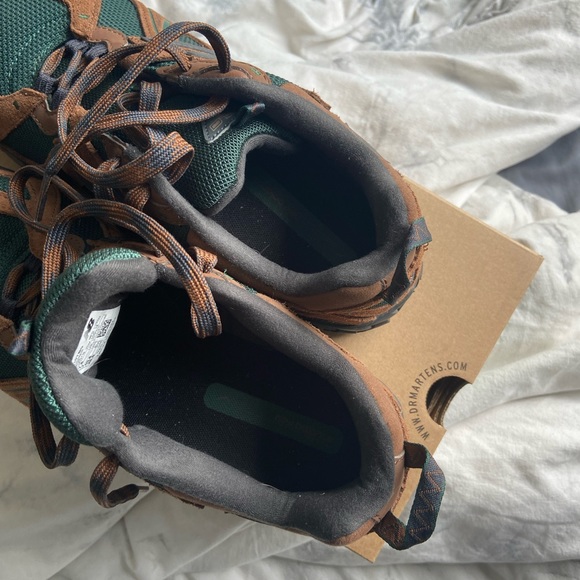 New Balance 610V1 Sneakers - Picture 8 of 11